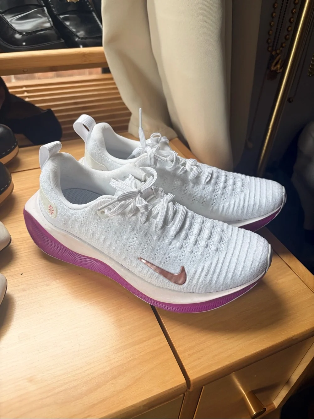 Nike Women's White Knit Sneakers SZ 7